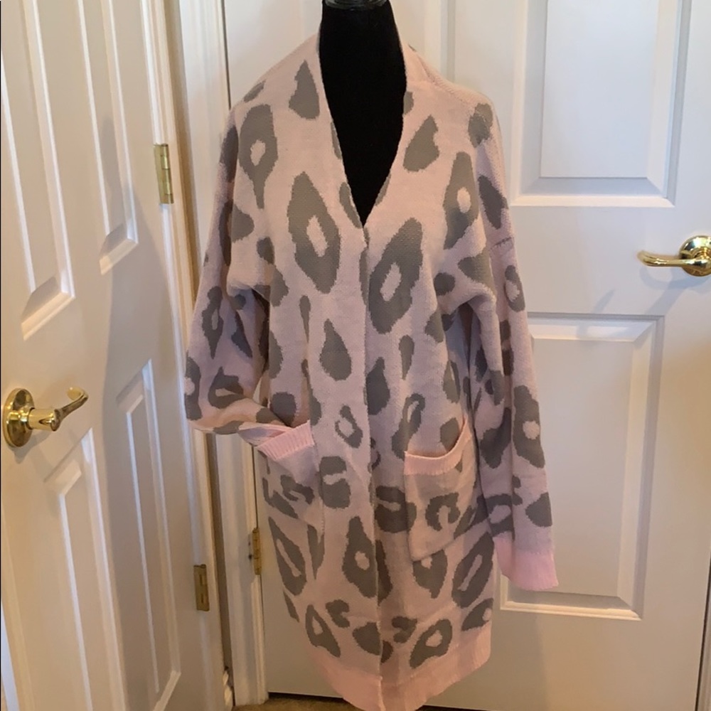 LEOPARD PRETTY IN PINK AND GRAY COZY SWEATER L